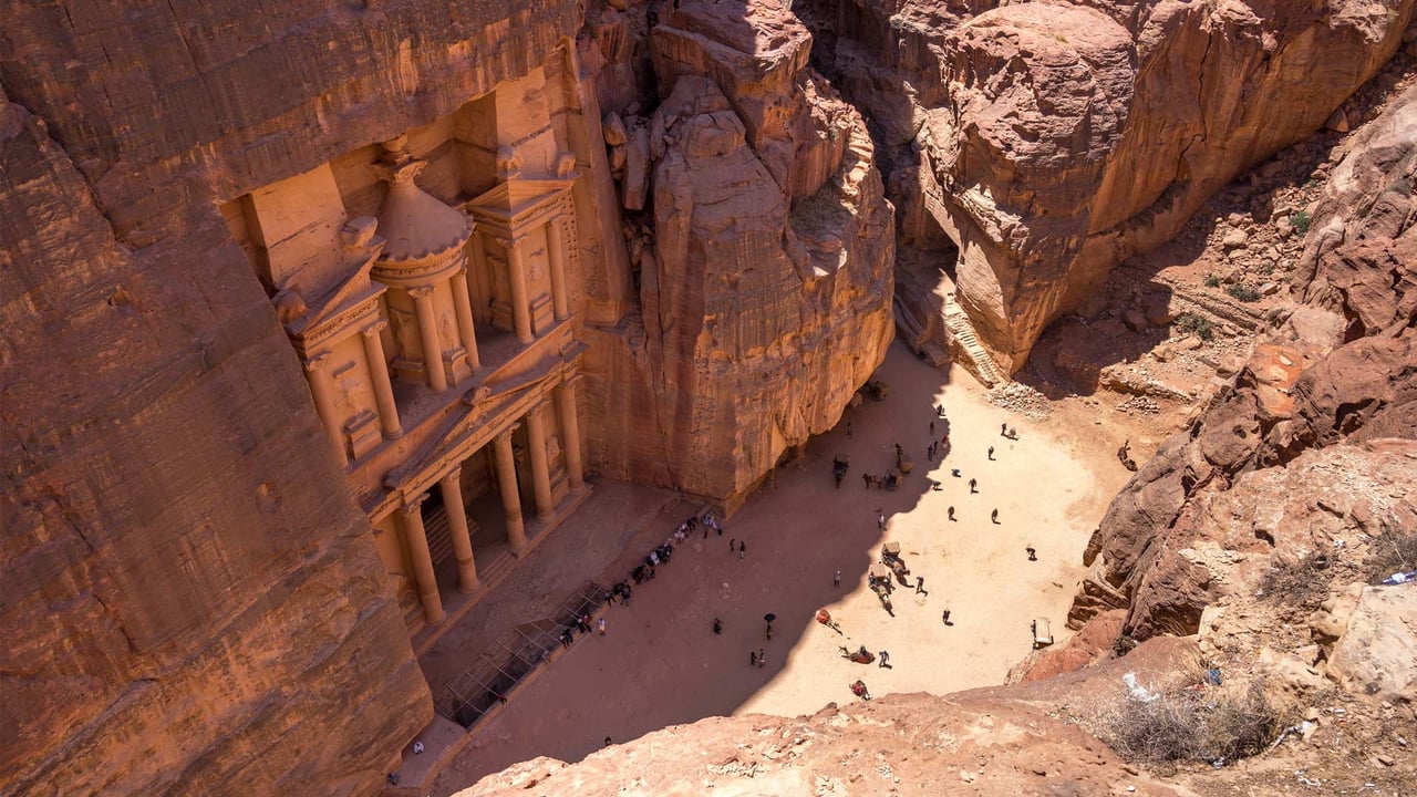 Al-Khazneh (the Treasury), Petra, Jordan (© WitthayaP/Shutterstock) desktop wallpaper