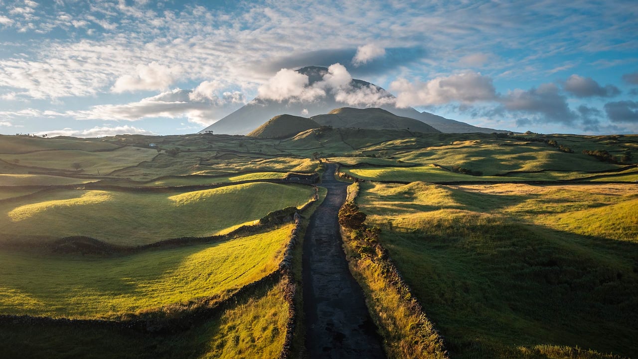Road to Mount Pico, Portugal (© Marco Bottigelli/Getty Images) desktop wallpaper