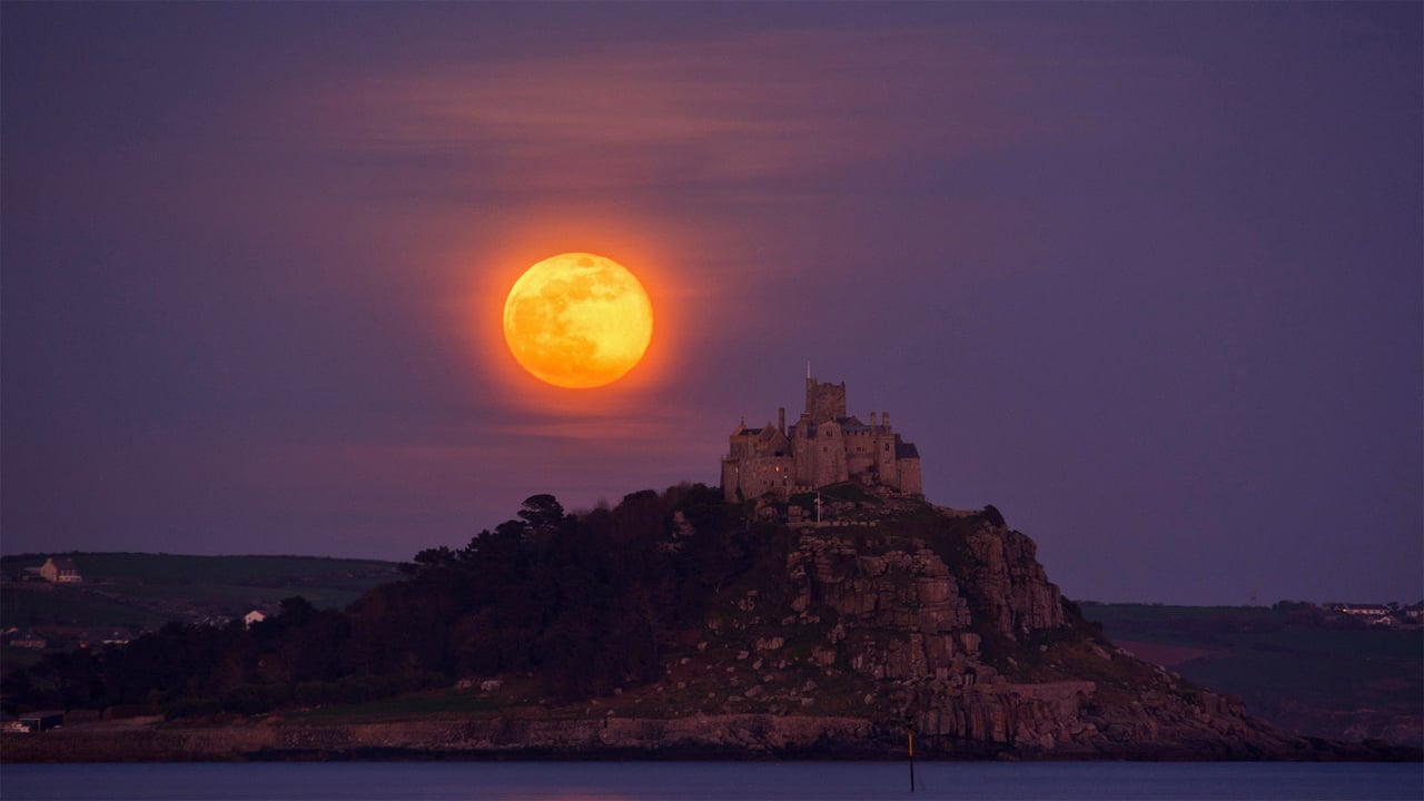 The 2017 April full moon, or pink moon, rises over St. Michael's Mount, Cornwall, England (© Simon Maycock/Alamy Live News) desktop wallpaper