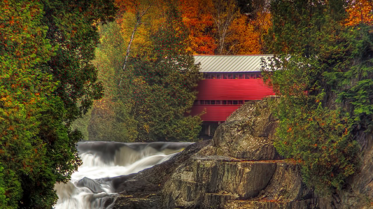 Pont Rouge (Red Bridge) over the Palmer River in Sainte-Agathe-de-Lotbinière, Quebec, Canada (© Jean Surprenant/Getty Images) desktop wallpaper