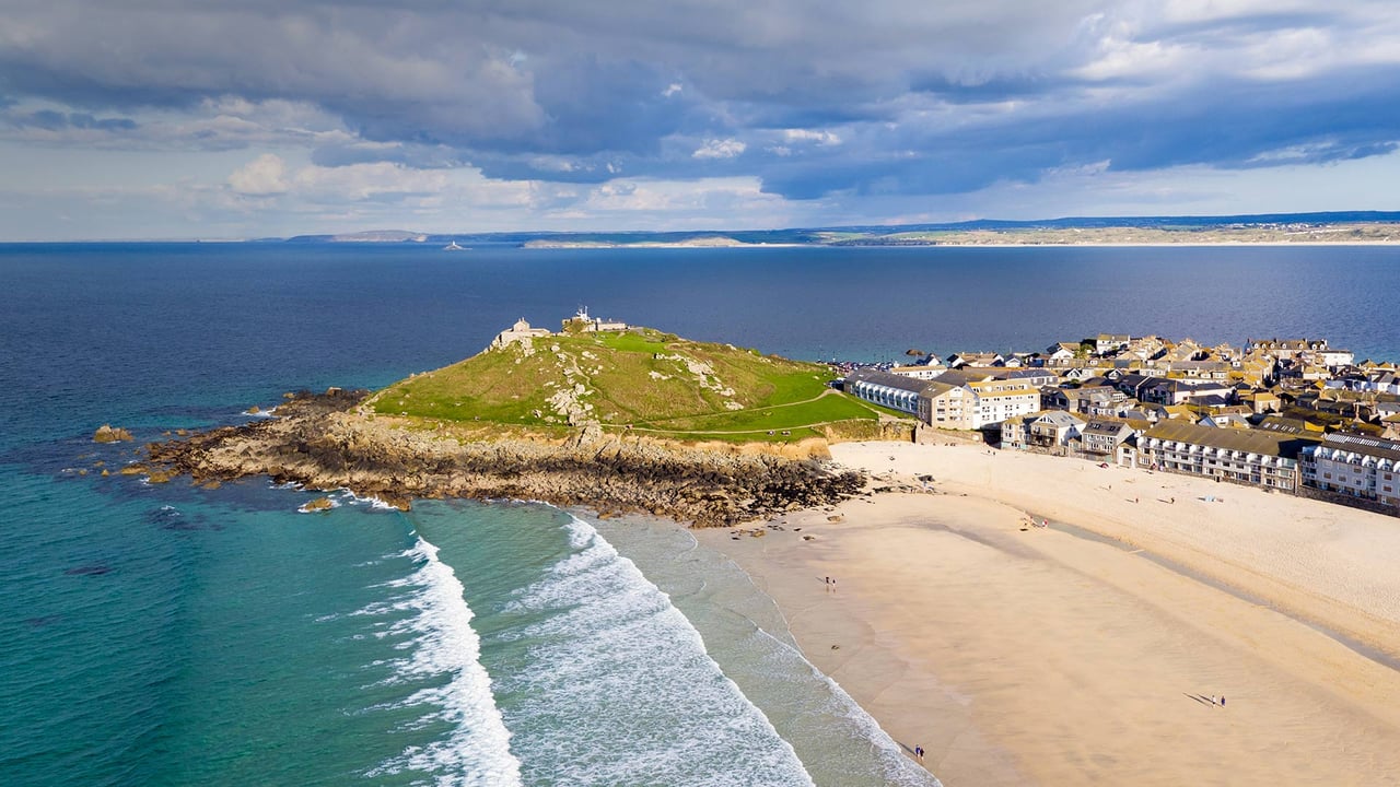 Porthmeor beach in St Ives, Cornwall, England (© Robert Harding World Imagery/Offset) desktop wallpaper