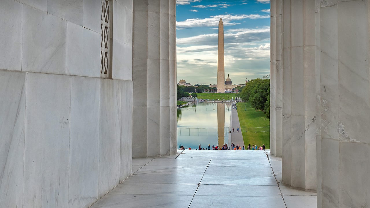 The Washington Monument seen from the Lincoln Memorial in Washington, DC (© lucky-photographer/Getty Images) desktop wallpaper