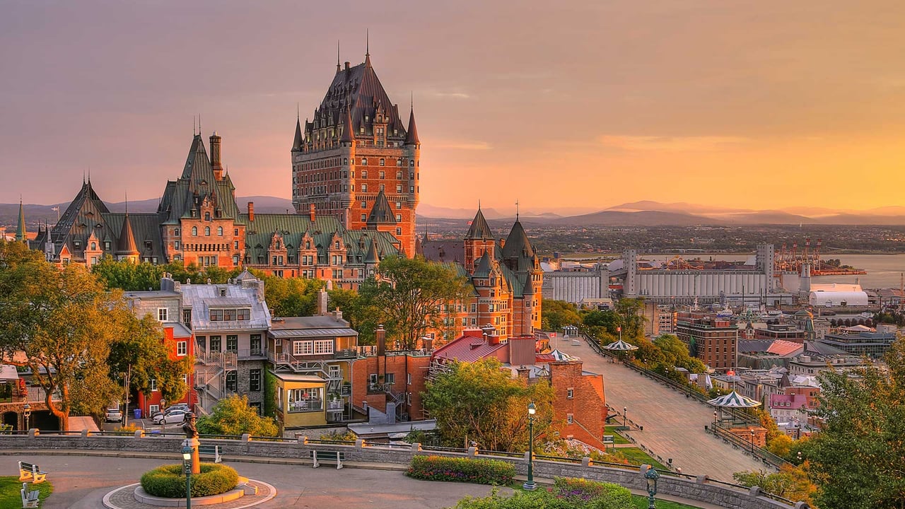 Frontenac Castle in Old Quebec City (© mervas/Shutterstock) desktop wallpaper