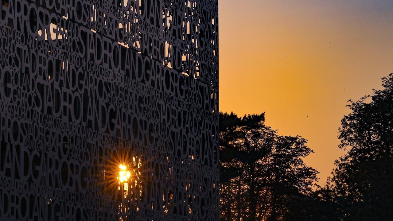 Le court Philippe Chatrier au stade Roland-Garros, Paris (© CTK/Alamy Stock Photo) desktop wallpaper
