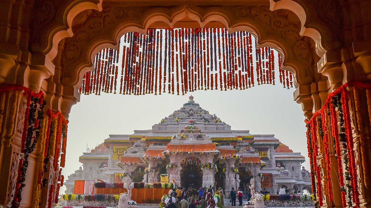 Ram Mandir, Ayodhya, Uttar Pradesh (© Ritesh Shukla/Stringer/Getty Images) desktop wallpaper