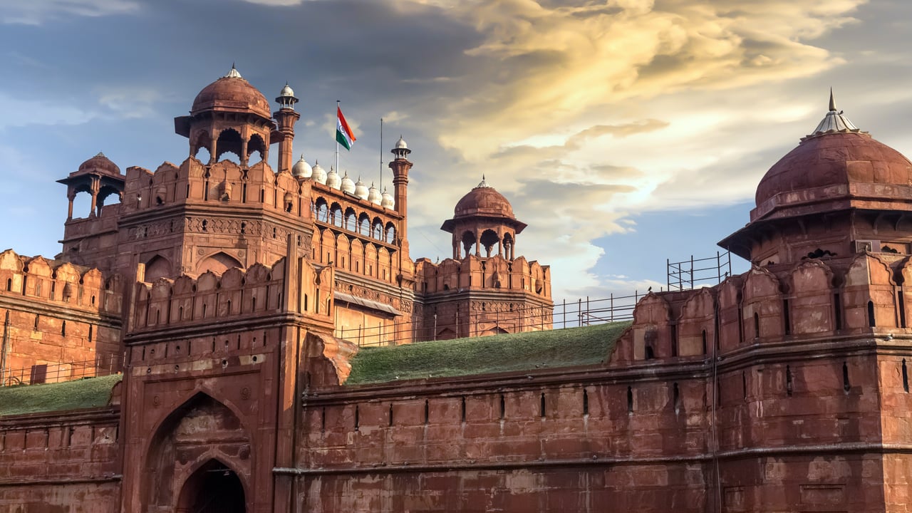 National flag hoisted at Red Fort in New Delhi, India (© Roop_Dey/Shutterstock) desktop wallpaper