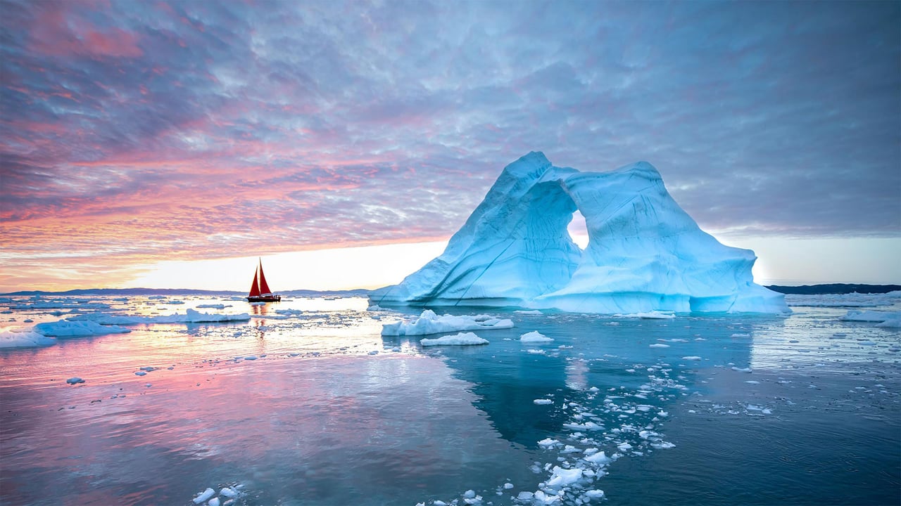 Disko Bay, Ilulissat, Greenland (© Kertu/Shutterstock) desktop wallpaper