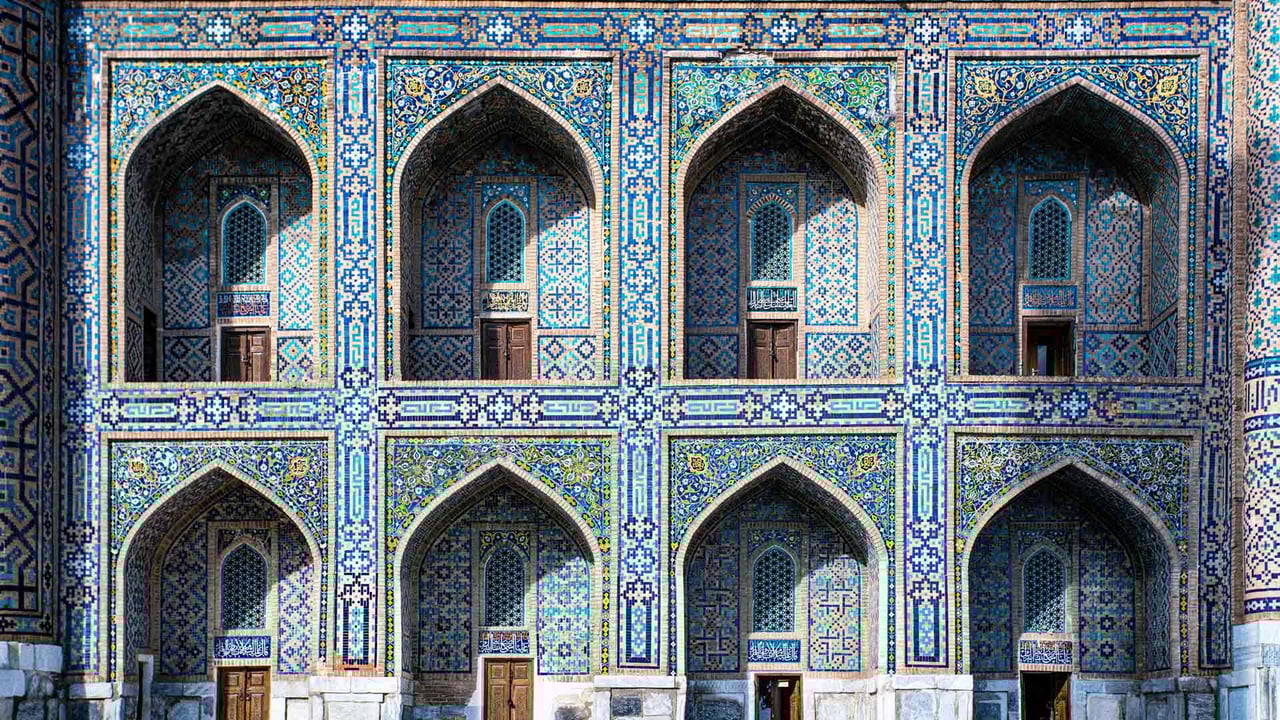 Mosaic façade in Registan Square, Samarkand, Uzbekistan (© da-kuk/Getty Images) desktop wallpaper