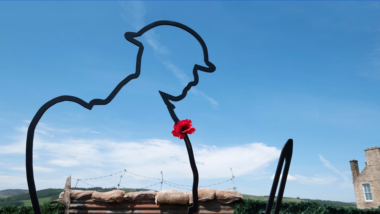 A British Tommy figure at the war memorial in Selkirk (© Rob Gray/Alamy Live News) desktop wallpaper