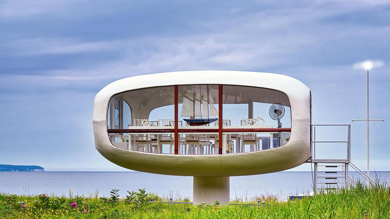 Former lifeguard station on the island of Rügen, Mecklenburg-Western Pomerania, Germany (© DR pics/Shutterstock) desktop wallpaper