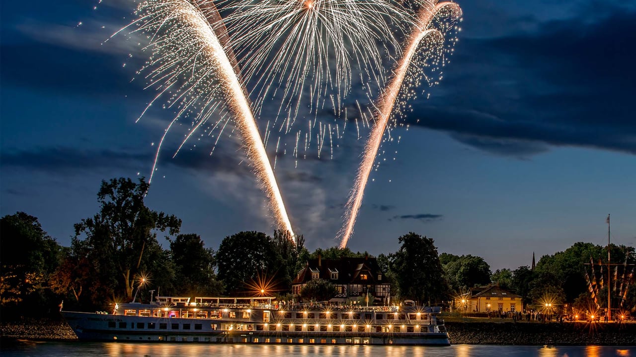 Feuerwerk in Speyer Rheinland-Pfalz (© Janny2/iStock/Getty Images Plus) desktop wallpaper