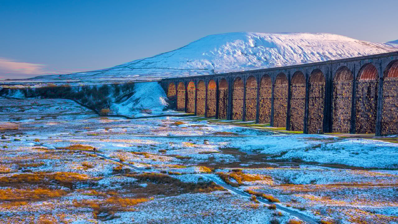 Ribblehead Viaduct and Ingleborough mountain, North Yorkshire, England (© AWL Images/DanitaDelimont.com) desktop wallpaper