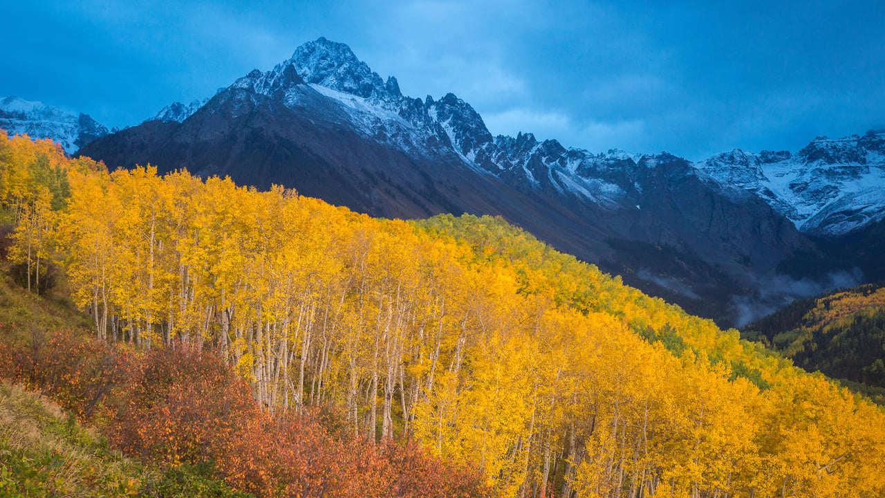 Fall colors below Mount Sneffels near Ridgway, Colorado (© Grant Ordelheide/TANDEM Stills + Motion) desktop wallpaper