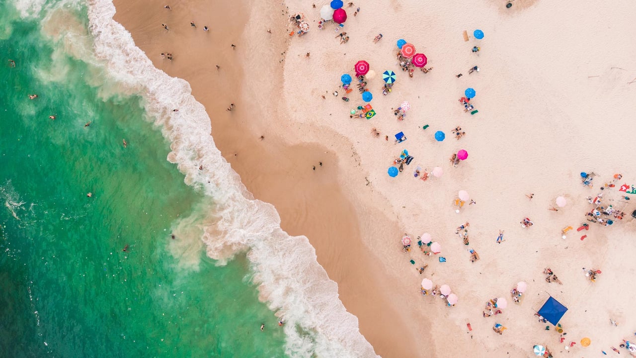 Praia de Ipanema, Rio de Janeiro, Brasil (© luza studios/Getty Images) desktop wallpaper