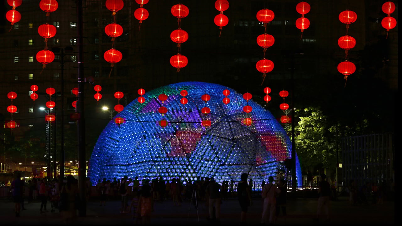'Rising Moon' lantern to celebrate the Mid-Autumn Festival in Hong Kong's Victoria Park (© Bobby Yip/Reuters) desktop wallpaper