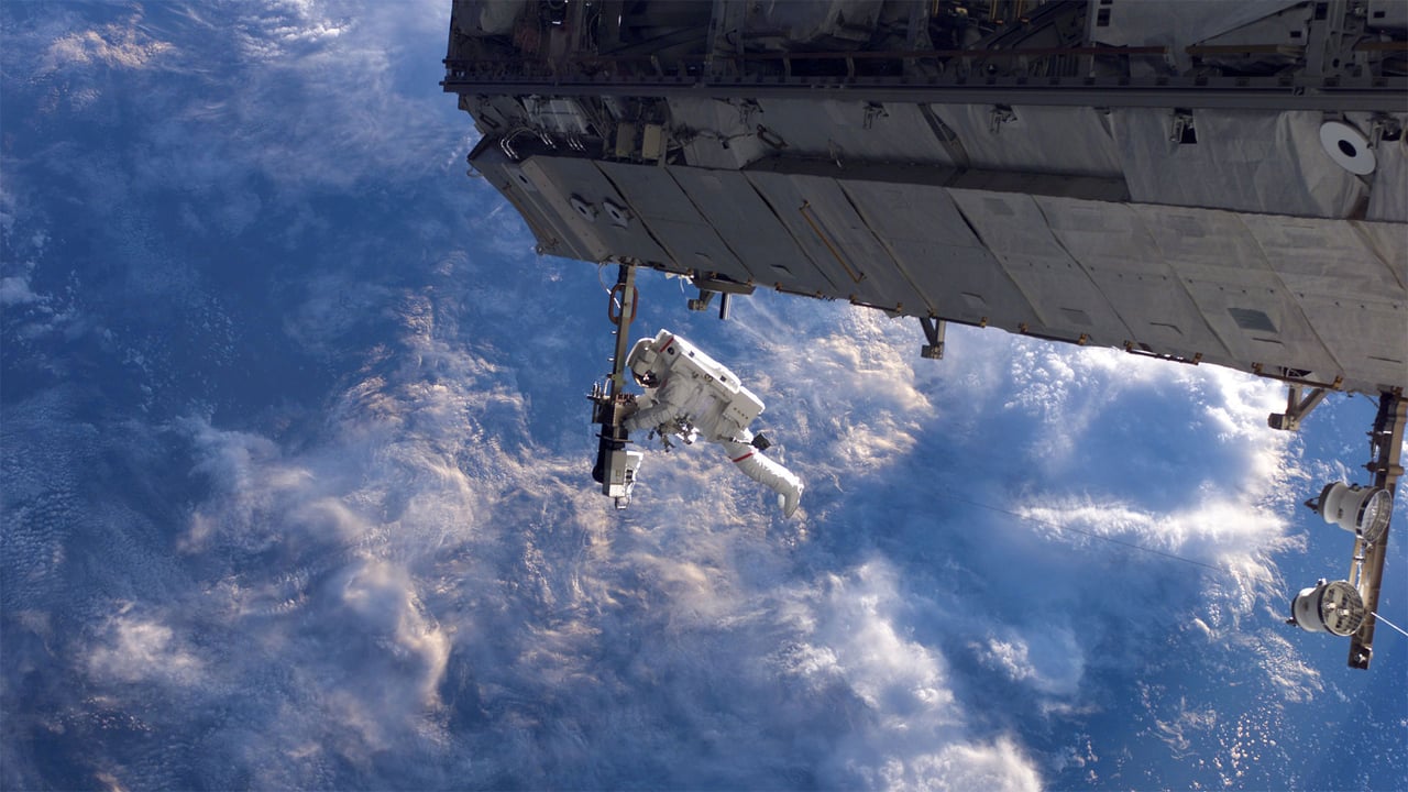 「2006年のISS船外活動」国際宇宙ステーション (© NASA) desktop wallpaper