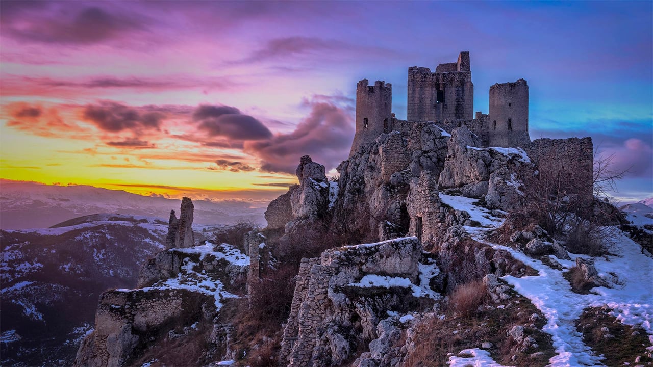 Rocca Calascio in Abruzzo, Italy (© Francesco Russo/eStock Photo) desktop wallpaper