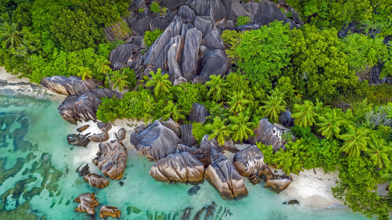 Rocks on Anse Source d'Argent beach, La Digue Island, Seychelles (© Roland Gerth/eStock Photo) desktop wallpaper