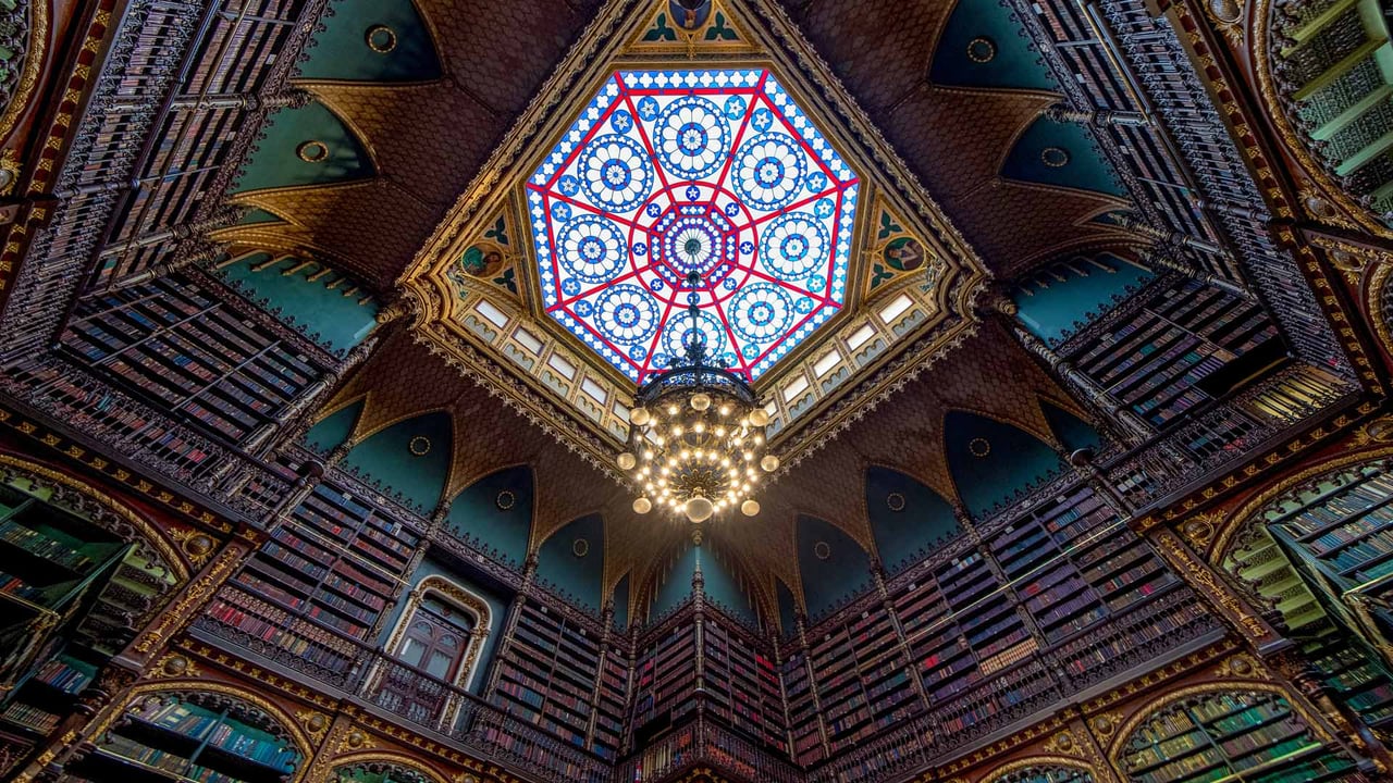 Interior do Real Gabinete Português de Leitura, Rio de Janeiro, Brasil (© Donatas Dabravolskas/Shutterstock) desktop wallpaper