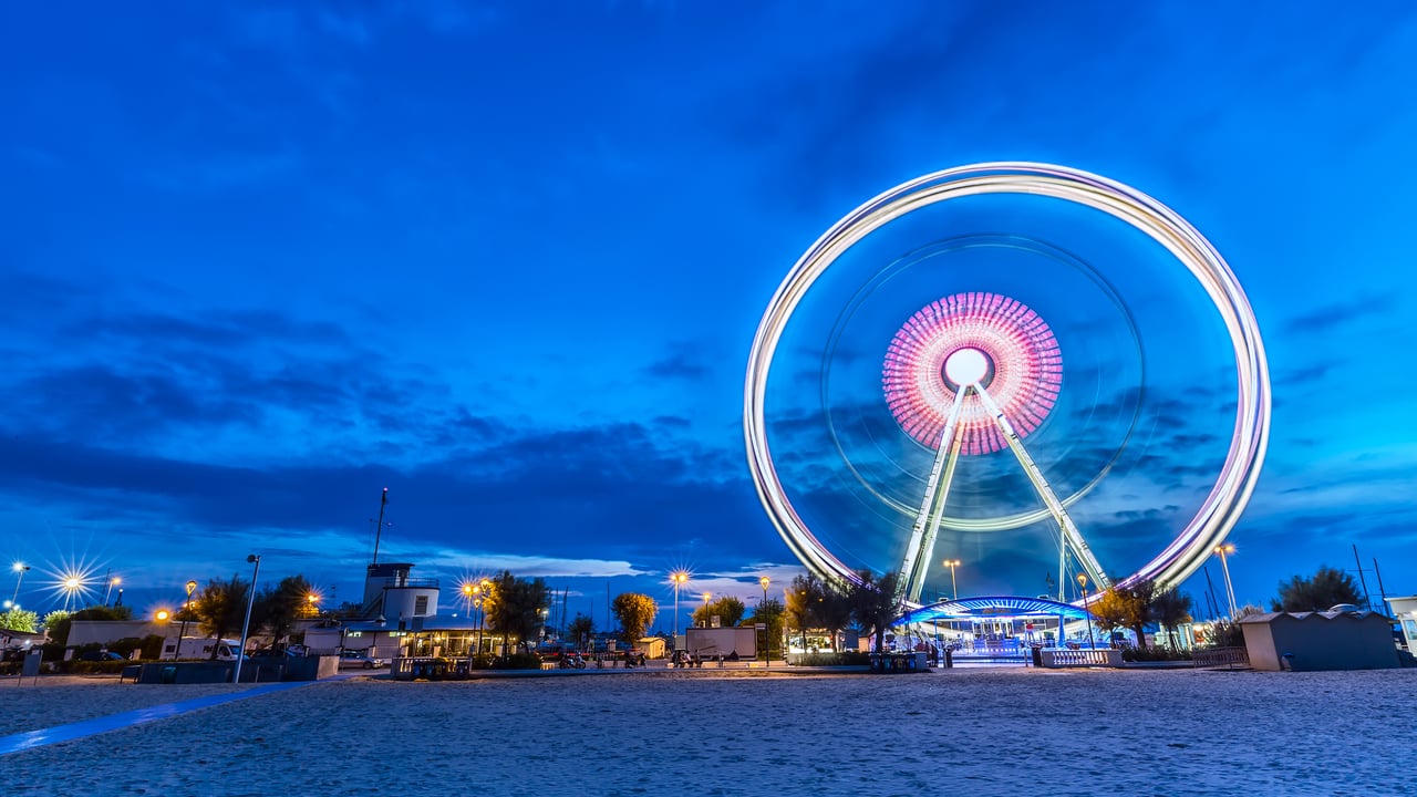 Ruota Panoramica, Rimini, Emilia-Romagna (© nantonov/iStock/Getty Images Plus) desktop wallpaper