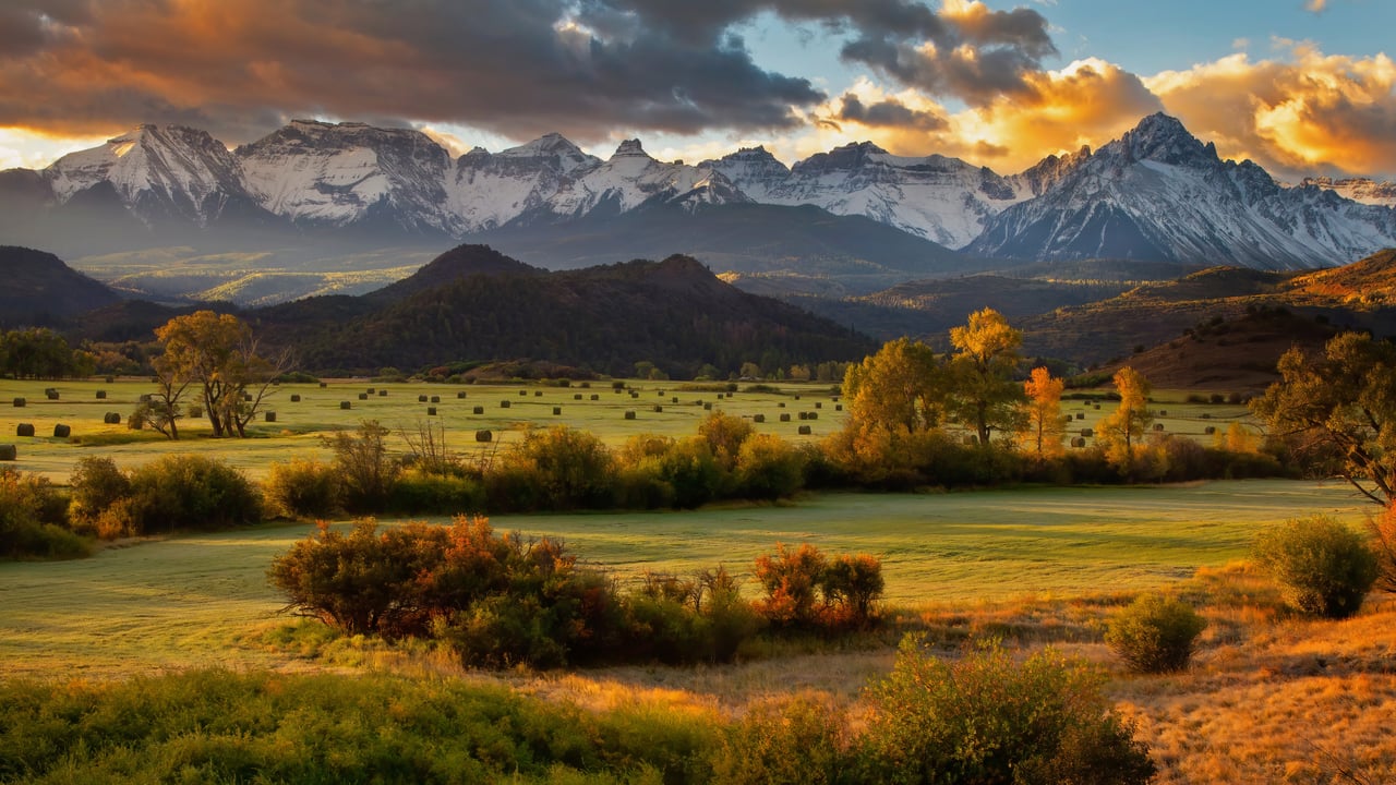 Dallas Divide in southwest Colorado (© Ronda Kimbrow/Shutterstock) desktop wallpaper