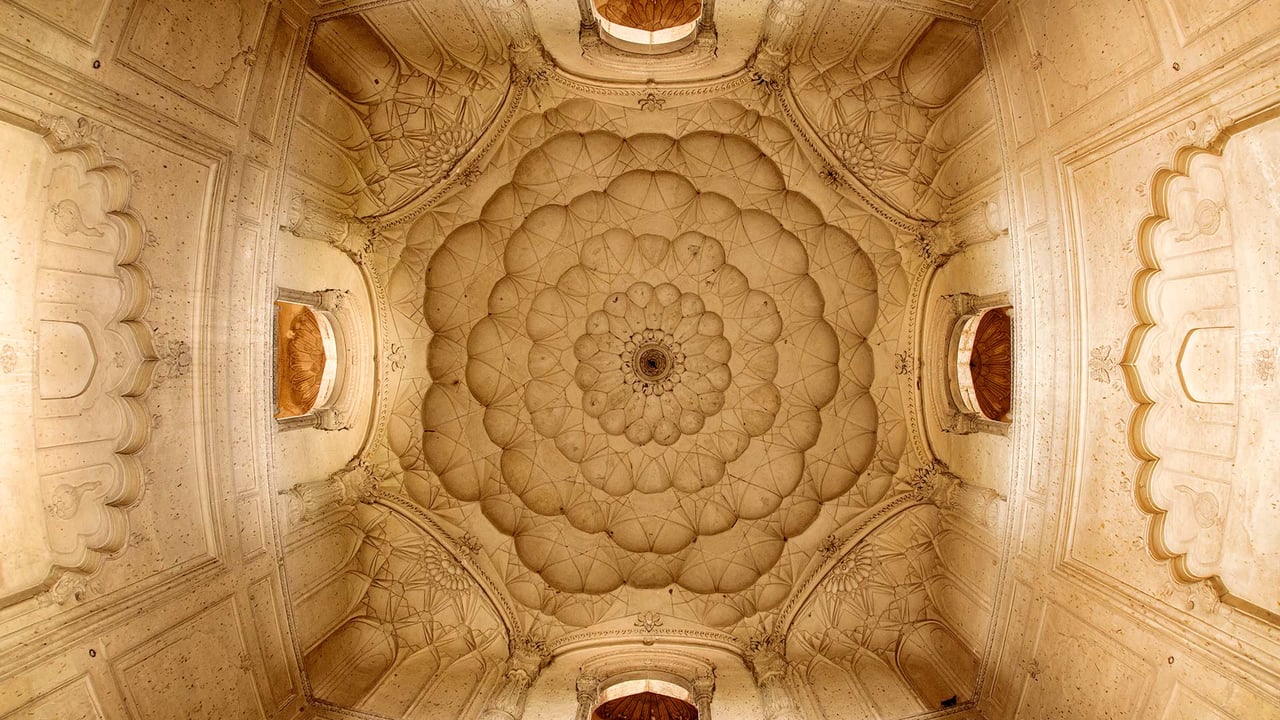 Detail of ceiling of Safdarjung's Tomb, Delhi (© David Clapp/Getty Images) desktop wallpaper