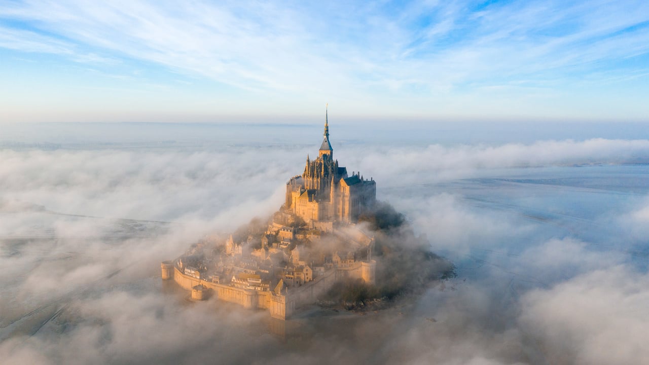Abbaye et baie du Mont Saint-Michel, Normandie (© Mathieu Rivrin/Getty Images) desktop wallpaper