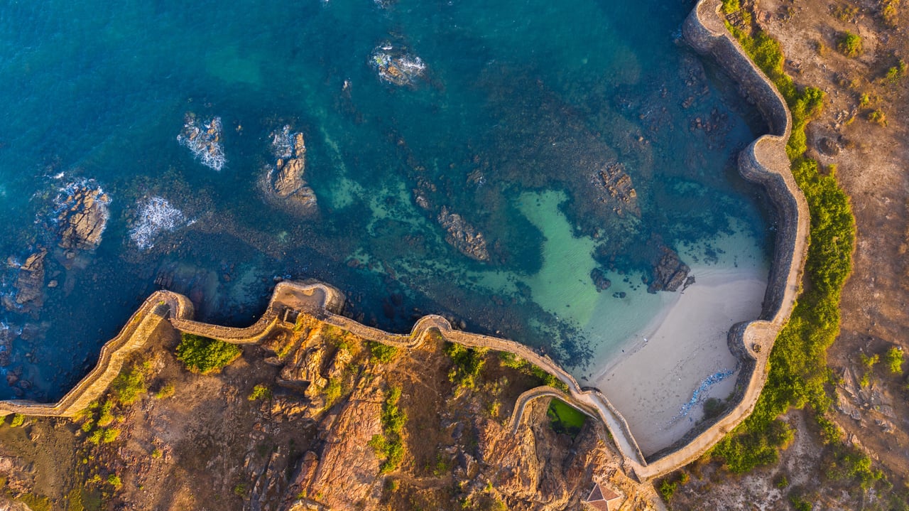 Sindhudurg Fort, Maharashtra, India (© MovingMaratha/Alamy) desktop wallpaper