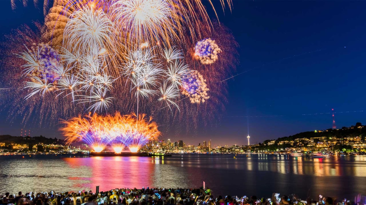 July 4th fireworks over Lake Union, Seattle (© Onest Mistic/Getty Images) desktop wallpaper