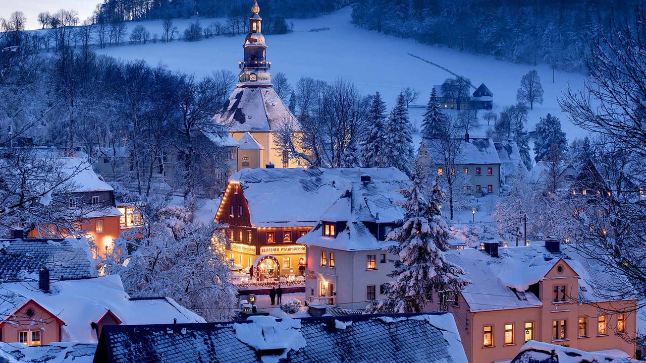Seiffen im Erzgebirge, Sachsen, Deutschland (© Reinhard Schmid/Huber/eStock Photo) desktop wallpaper