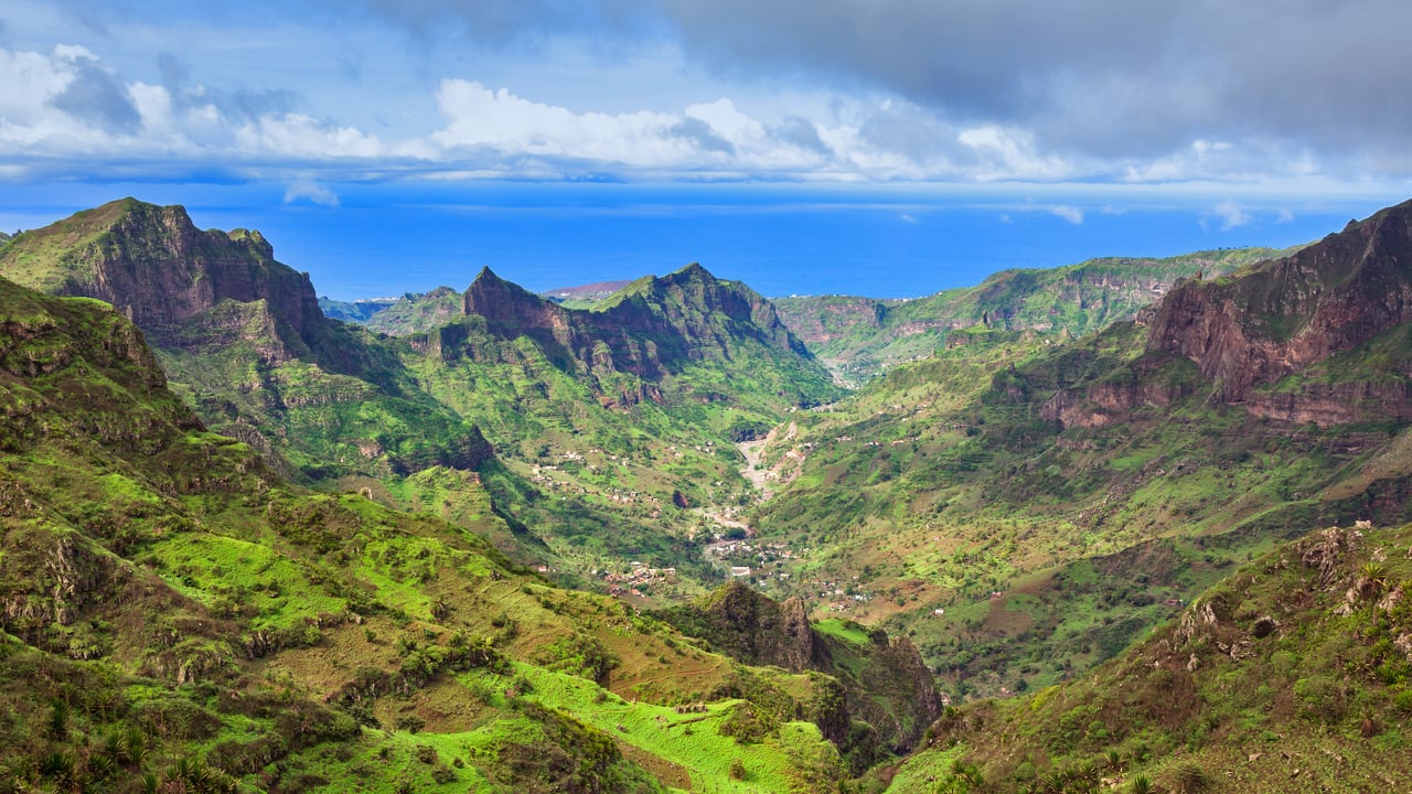 Serra da Malagueta mountains on Santiago Island, Cabo Verde (© Samuel Borges Photography/Shutterstock) desktop wallpaper