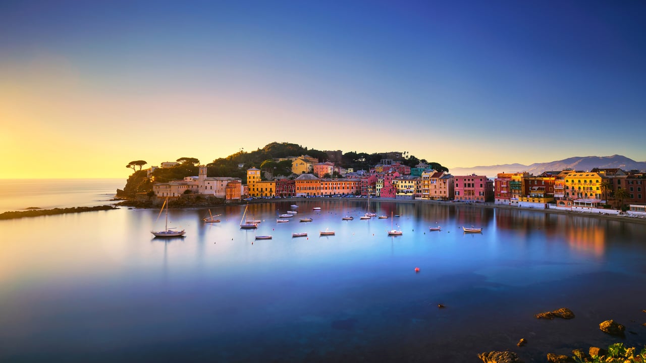塞斯特里莱万特的沉默湾,利古里亚大区,意大利 (© StevanZZ/Getty Images) desktop wallpaper