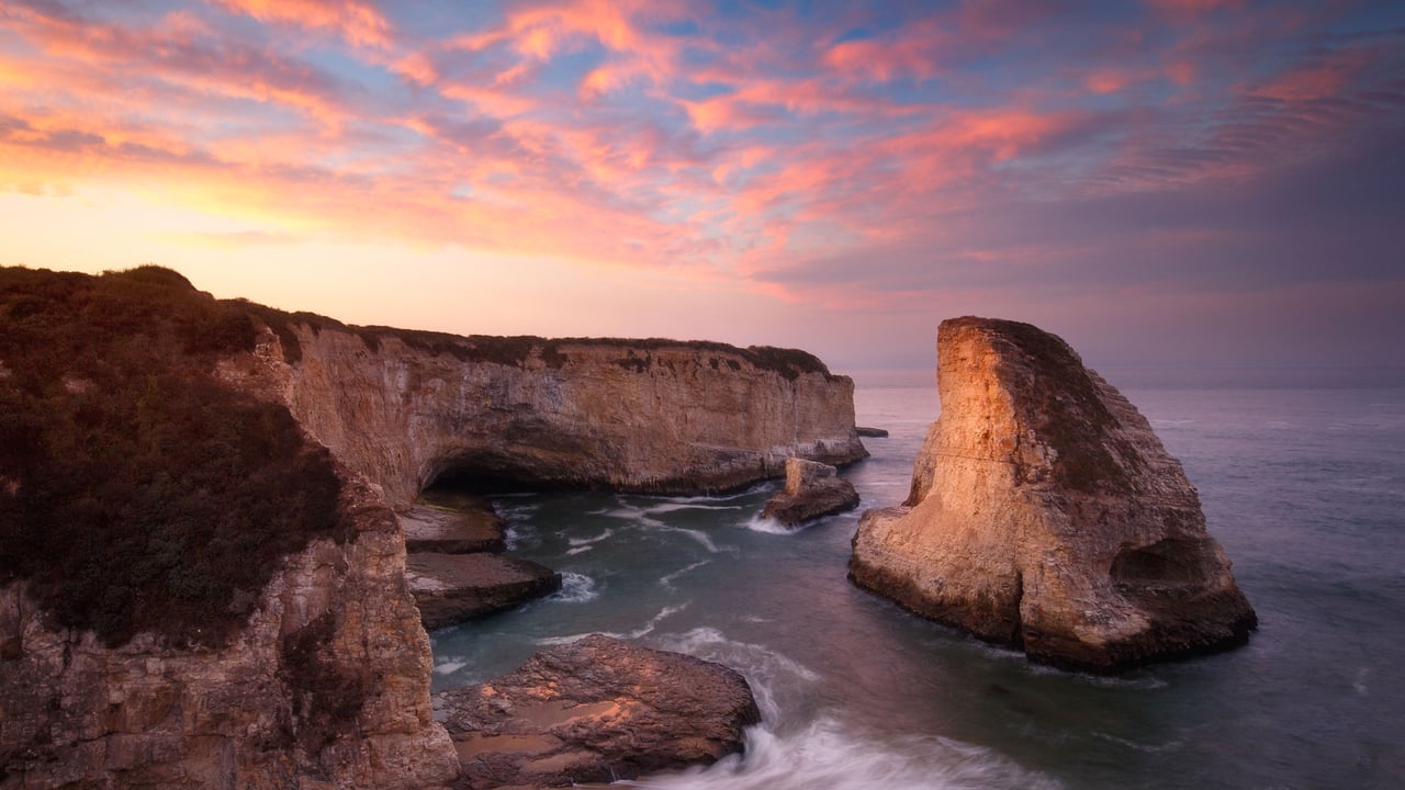 Shark Fin Cove, Davenport, California (© Jeff Lewis/Tandem Stills + Motion) desktop wallpaper