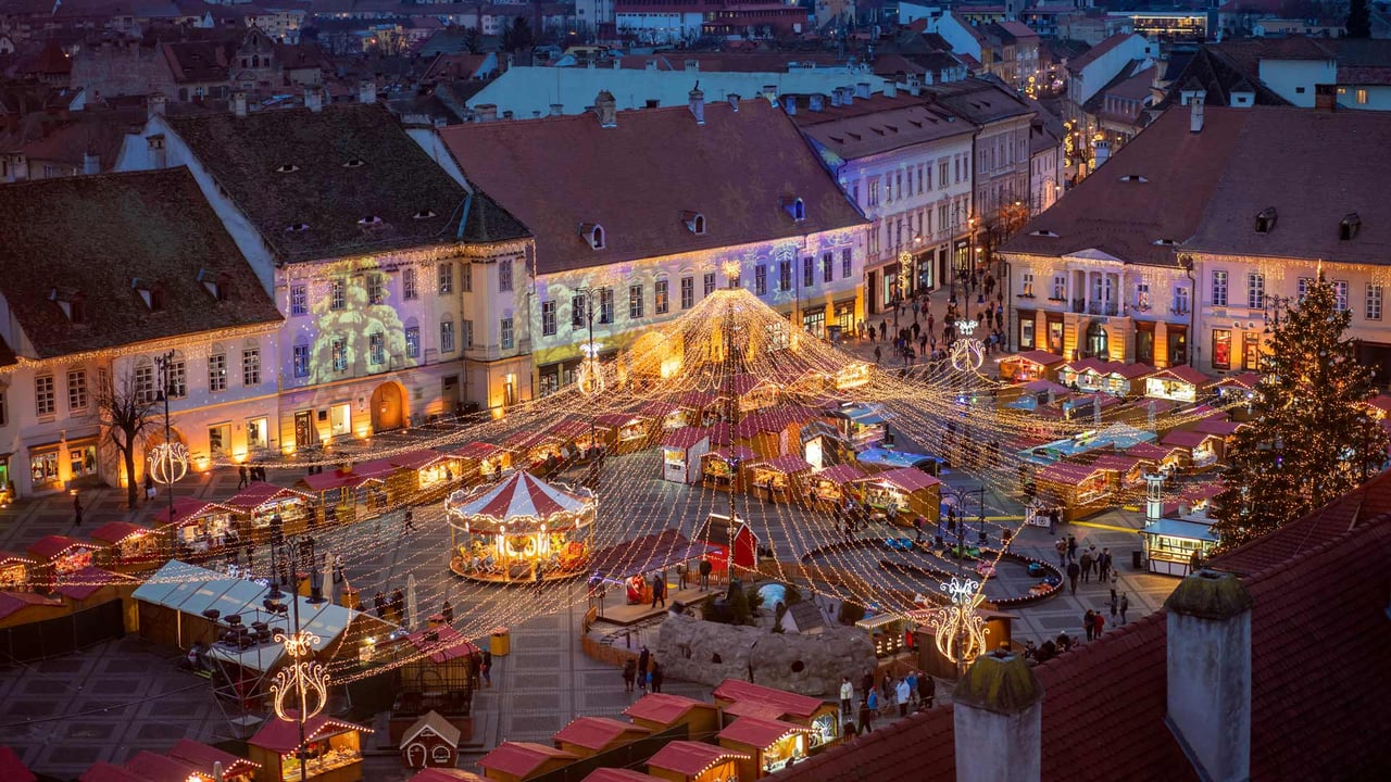 Christmas market in Sibiu, Romania (© Calin Stan/Alamy) desktop wallpaper