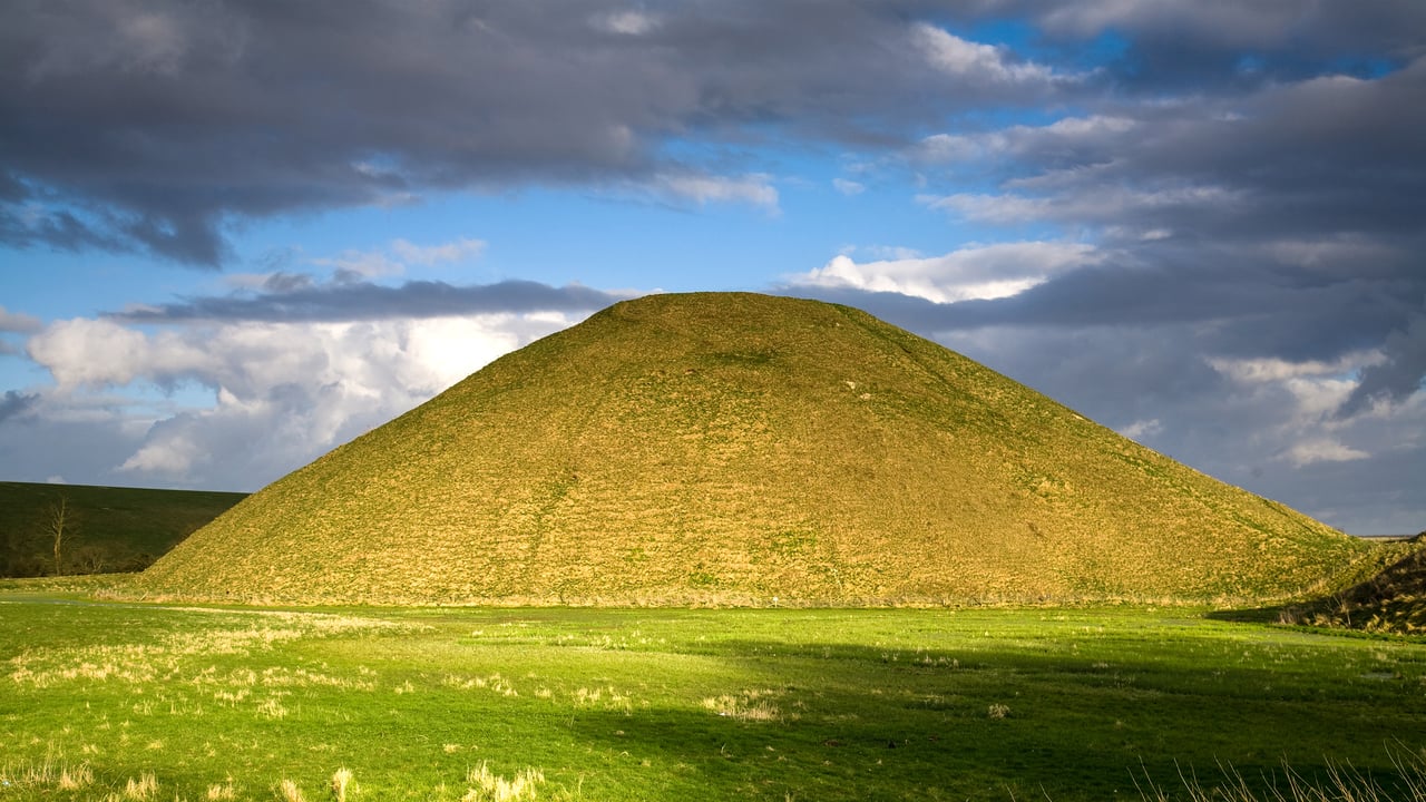 Neolithic site of Silbury Hill, Tilshead, Wiltshire, England (© dbstockphoto/Getty Images) desktop wallpaper