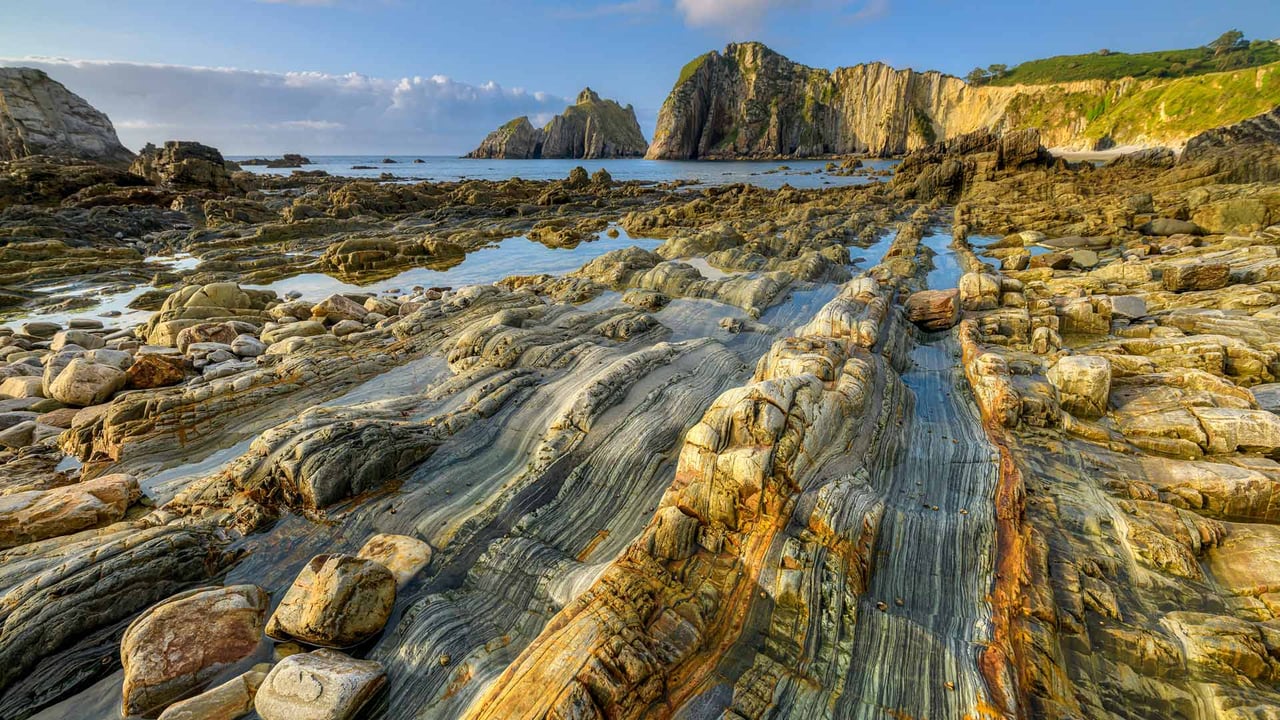 Quartzite formation, Playa del Silencio, Asturias, Spain (© Jean-Philippe Delobelle/Minden Pictures) desktop wallpaper