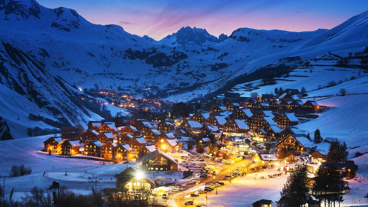 Station de Saint-Jean-d'Arves, Savoie, France (© shutterstock) desktop wallpaper