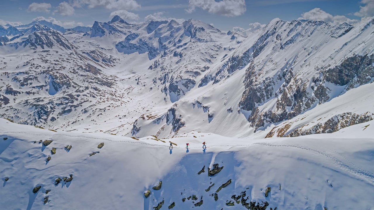 在高地陶恩山脉的滑雪旅行,奥地利巴德加斯坦 (© RooM the Agency/Alamy) desktop wallpaper
