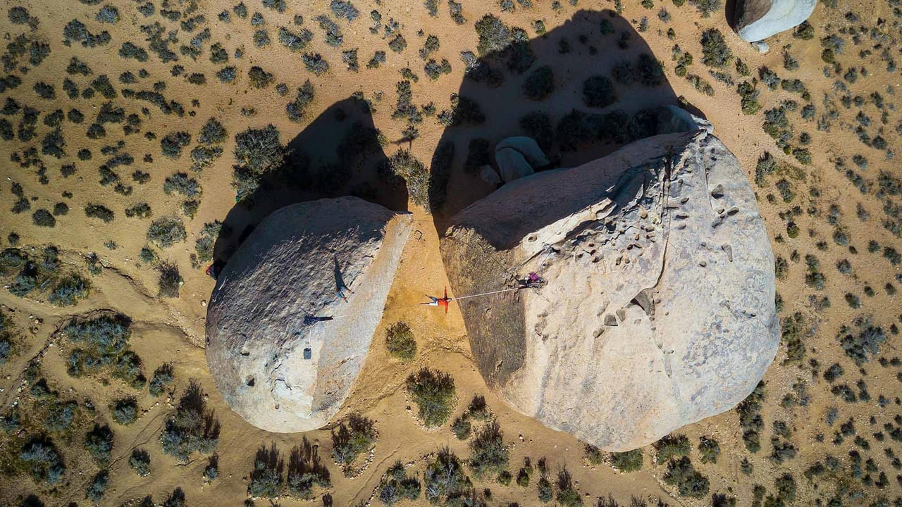 Slacklining between giant boulders in Bishop, California (© Evgeny Vasenev/Aurora Photos) desktop wallpaper