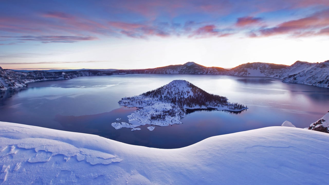 Crater Lake in Oregon (© Steve Bloom Images/Alamy) desktop wallpaper