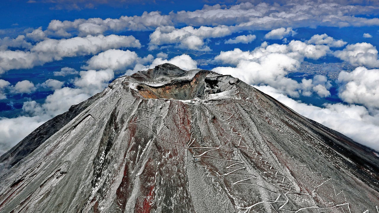 Fuji in Japan (© The Asahi Shimbun/Getty Images) desktop wallpaper