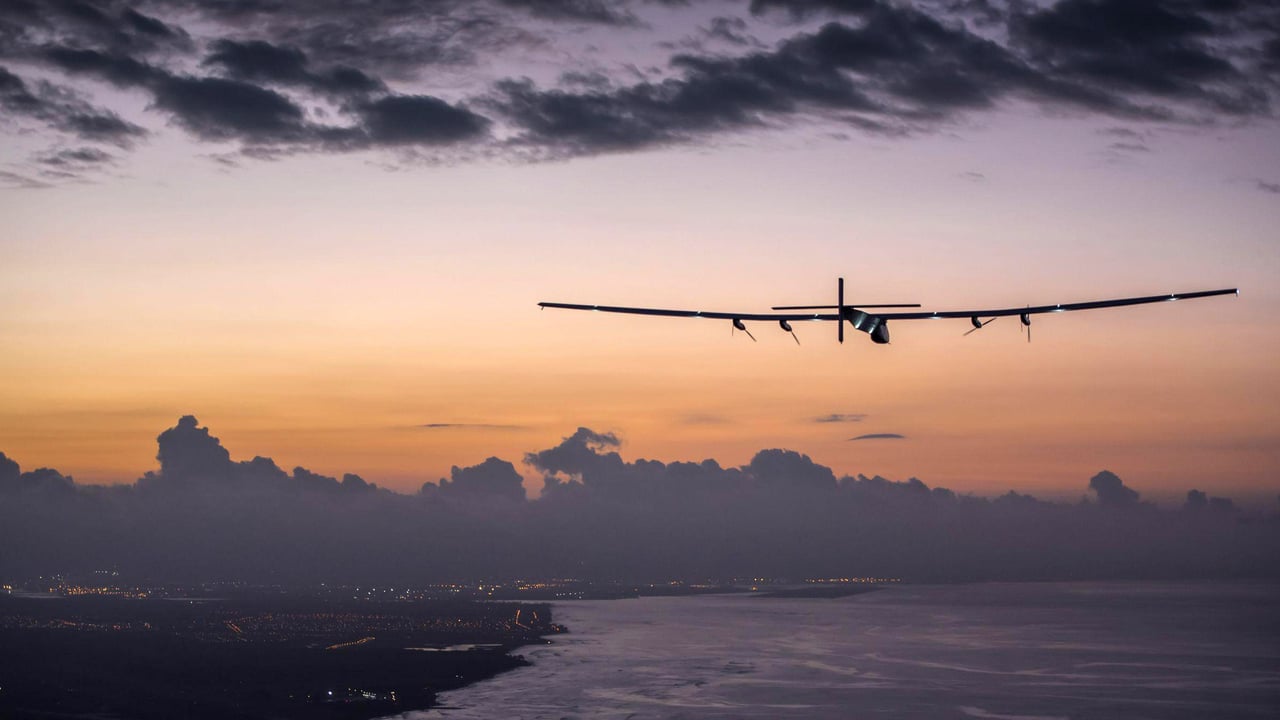 Solar Impulse 2 at Kalaeloa Airport, Honolulu, Hawaii (© Solar Impulse/Revillard/Sipa/Shutterstock) desktop wallpaper