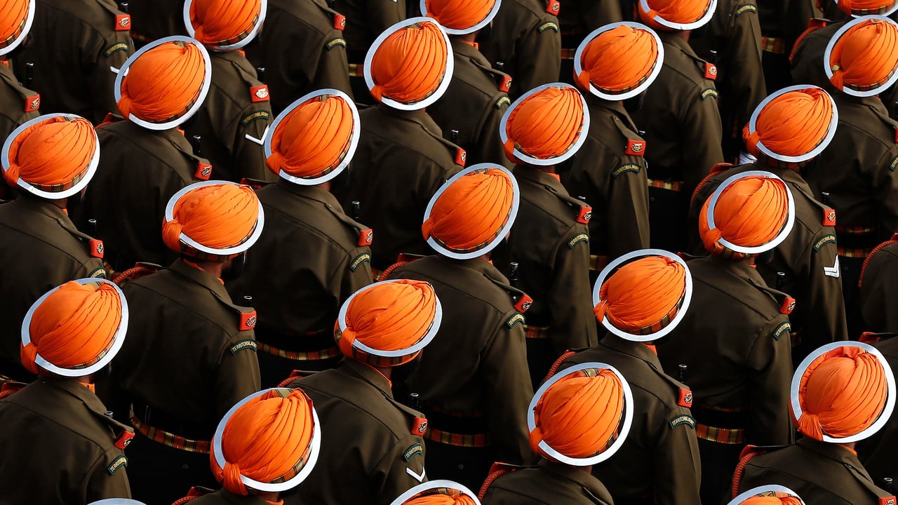 Indian army soldiers march during a dress rehearsal for the Republic Day parade (© Adnan Abidi/Reuters) desktop wallpaper
