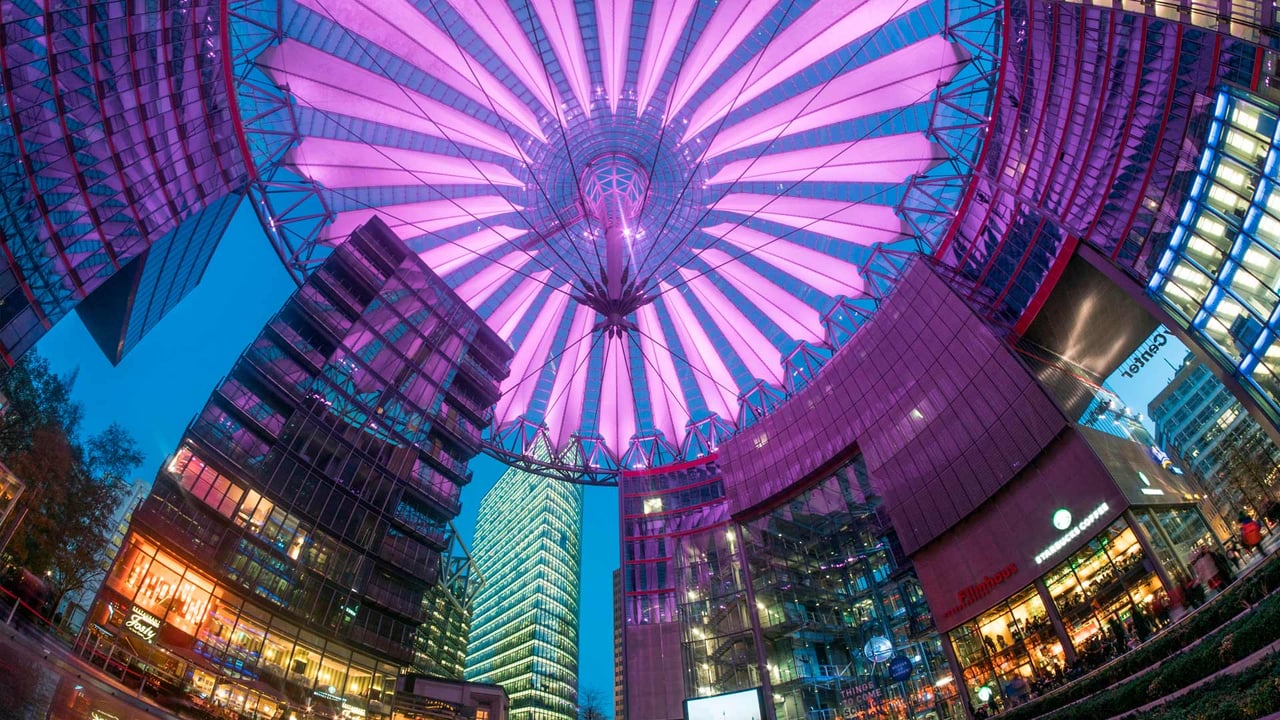 Beleuchteter Innenraum, Sony Center, Berlin (© travelstock44/Alamy Stock Photo) desktop wallpaper