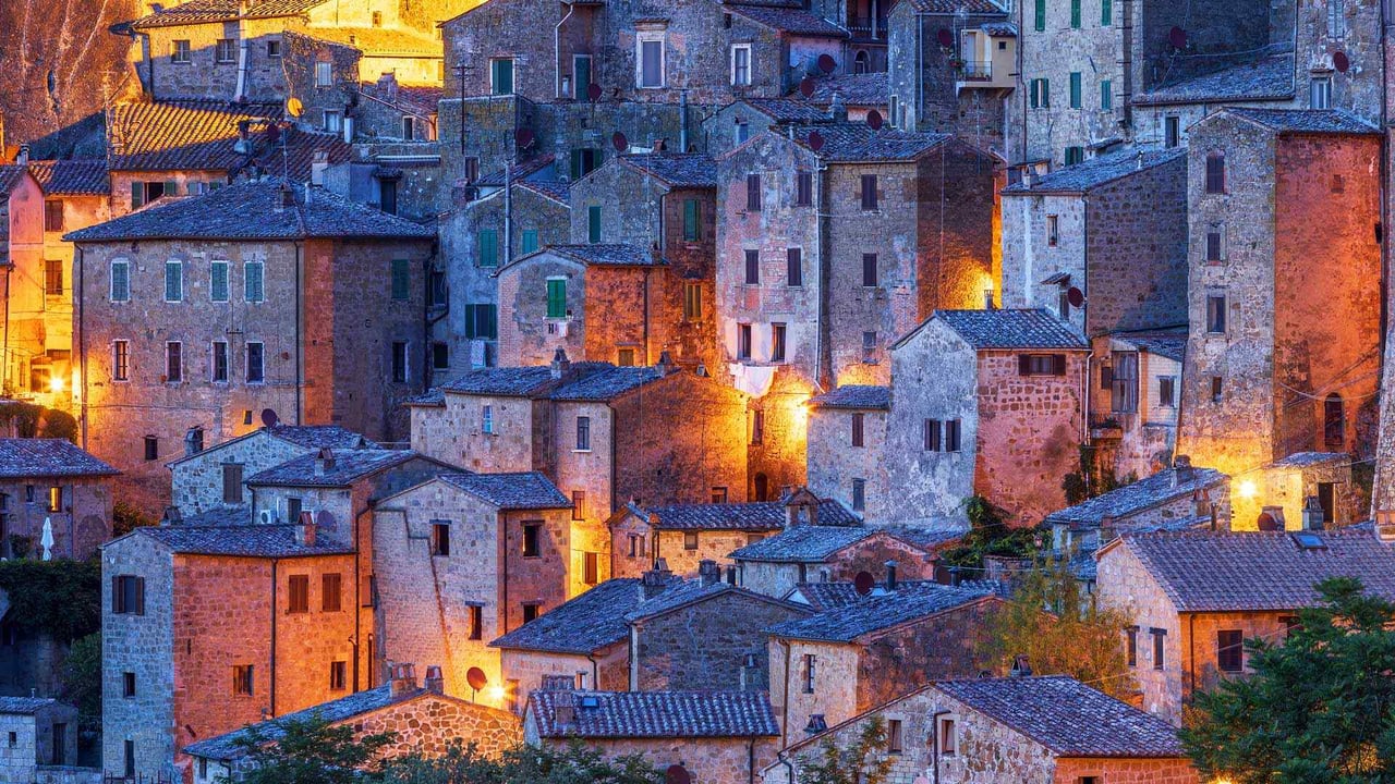 Sorano, Tuscany, Italy (© Luigi Vaccarella/eStock Photo) desktop wallpaper