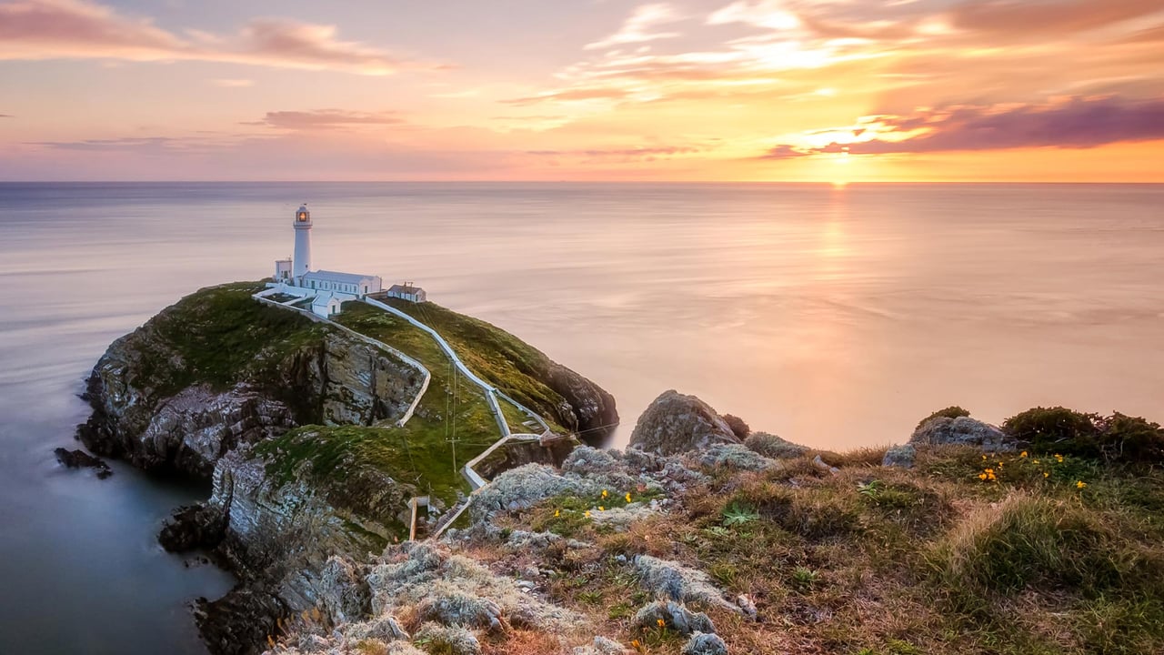 South Stack Lighthouse at sunset, Holy Island, Wales (© mariotlr/Getty Images) desktop wallpaper