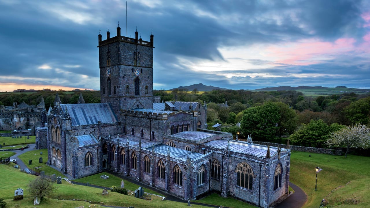St Davids Cathedral, Pembrokeshire (© Michael Roberts/Moment/Getty Images) desktop wallpaper