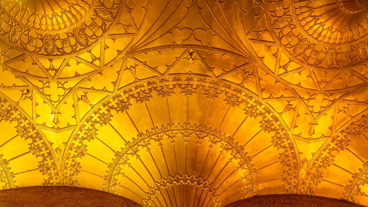 Fan vaulted ceiling of the foyer of the State Theatre, Sydney (© domonabike/Alamy Stock Photo) desktop wallpaper