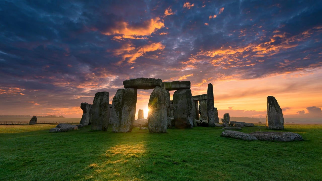 Stonehenge, Salisbury Plain, Wiltshire, England (© Captain Skyhigh/Getty Images) desktop wallpaper