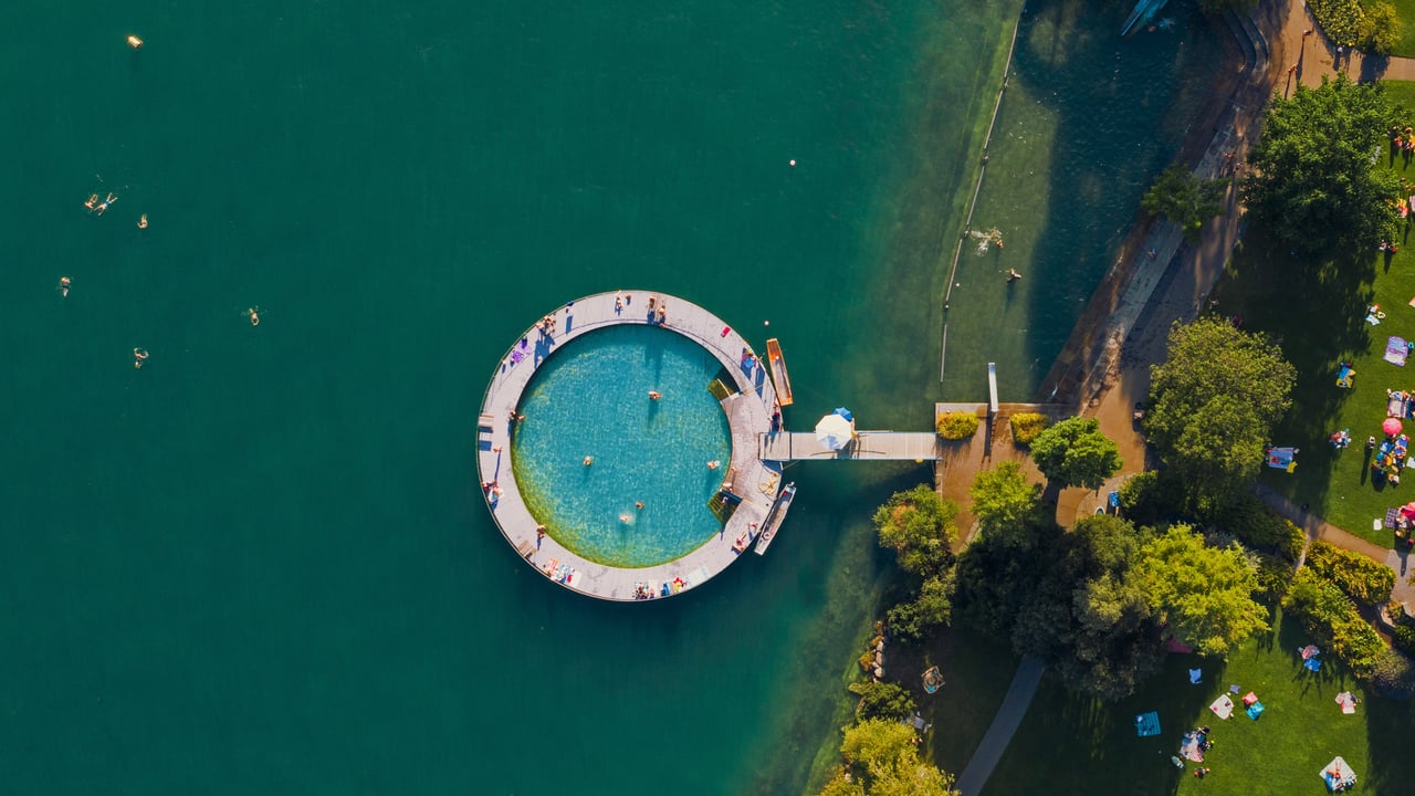Strandbad Tiefenbrunnen, a public pool on the shore of Lake Zürich, Switzerland (© Amazing Aerial Agency/Offset by Shutterstock) desktop wallpaper